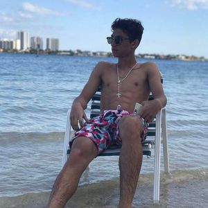 Meet your Posher, Javier